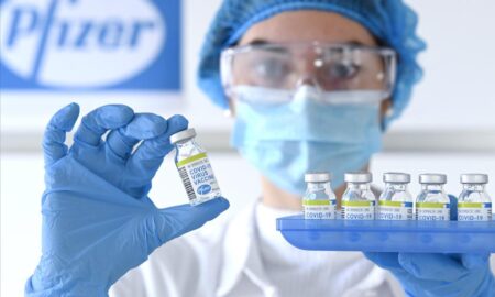 Patronii Pfizer si Moderna nu garanteaza ca vaccinul anti-Covid va impiedica transmiterea virusului