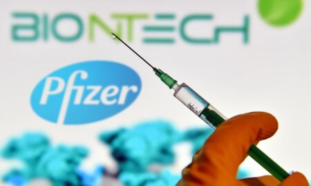 BioNTech anunta ca vaccinul dezvoltat impreuna cu Pfizer neutralizeaza variantele de coronavirus din UK si Africa de Sud